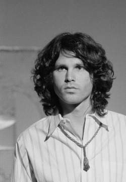 colecciones:  Jim Morrison live on ‘The Smothers Brothers Comedy Hour,’ California, January 6, 1969.