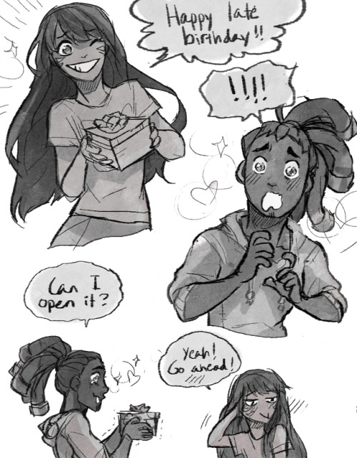 erinye:  headcanon that Sombra is like an annoying lil house elf who comes and goes, taking whatever