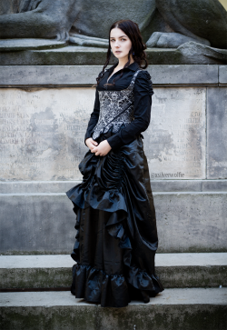 xsilverwolfie:  Victorian photoshoot inspired by @pennydreadfulModel / stylization / hair / makeup: @xsilverwolfiePhotographer: Wiktoria Mikoda