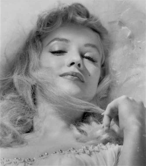 nationalvelvet:Marilyn Monroe, 1950s https://painted-face.com/
