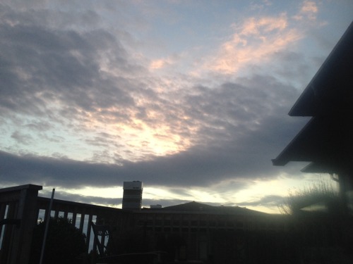 crowhns: The sky looks pretty tonight :)