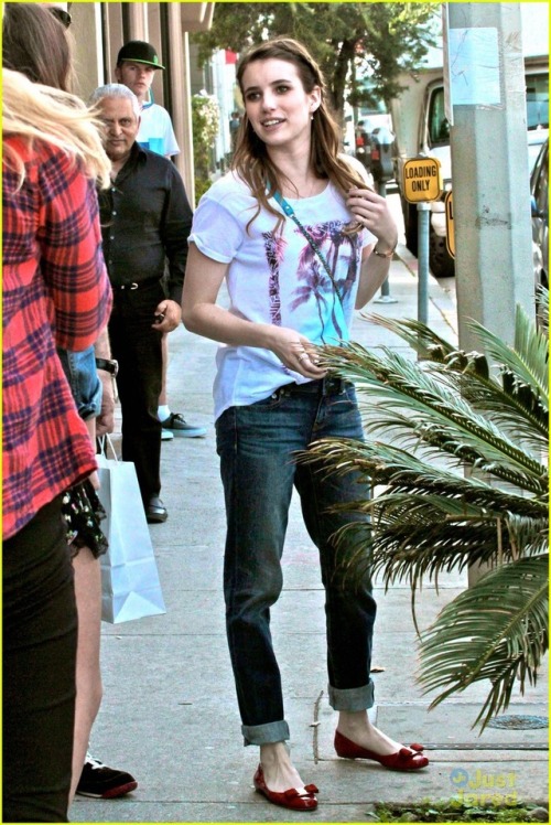 flatsfan:  Emma Roberts