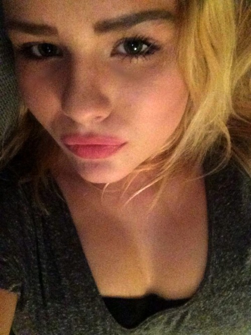 killerquentin:  bby r u mine  Cute girl