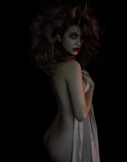 barbarapalvinme:  Nude for Treats! Magazine