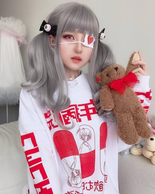 xxyokaisekaixx: Just the cutest @yurinaoto!! #Repost • • • • • •Wearing the Shonen Hospital oversize