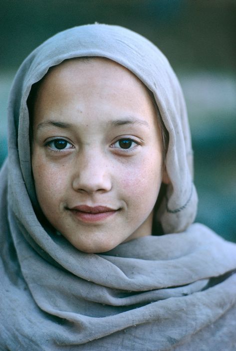 20aliens:AFGHANISTAN. Herat. Wedding. 1969 / AFGHANISTAN. Kabul. Young girl. 1969. By Eve Arnold