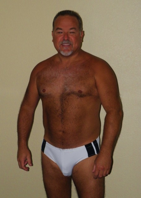 bemach:  bearstacker:  White daddy!  Do you know Chaturbate ?, try it…is free, and have a lot of dads, bears and chubs exposed and having sex online, is like tumblr, you can follow all your favs broadcasters…and 100% free.