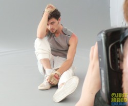 vispreeve:  Shiloh Fernandez for JustJared.com,