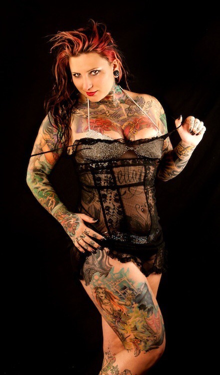 goldieloc:  inked ladies 😍😍