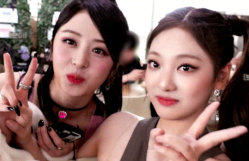 It’s Yunjinie! 😽✌️