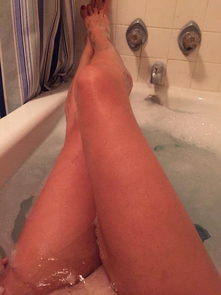 ultra-justtryit:  Bath time….