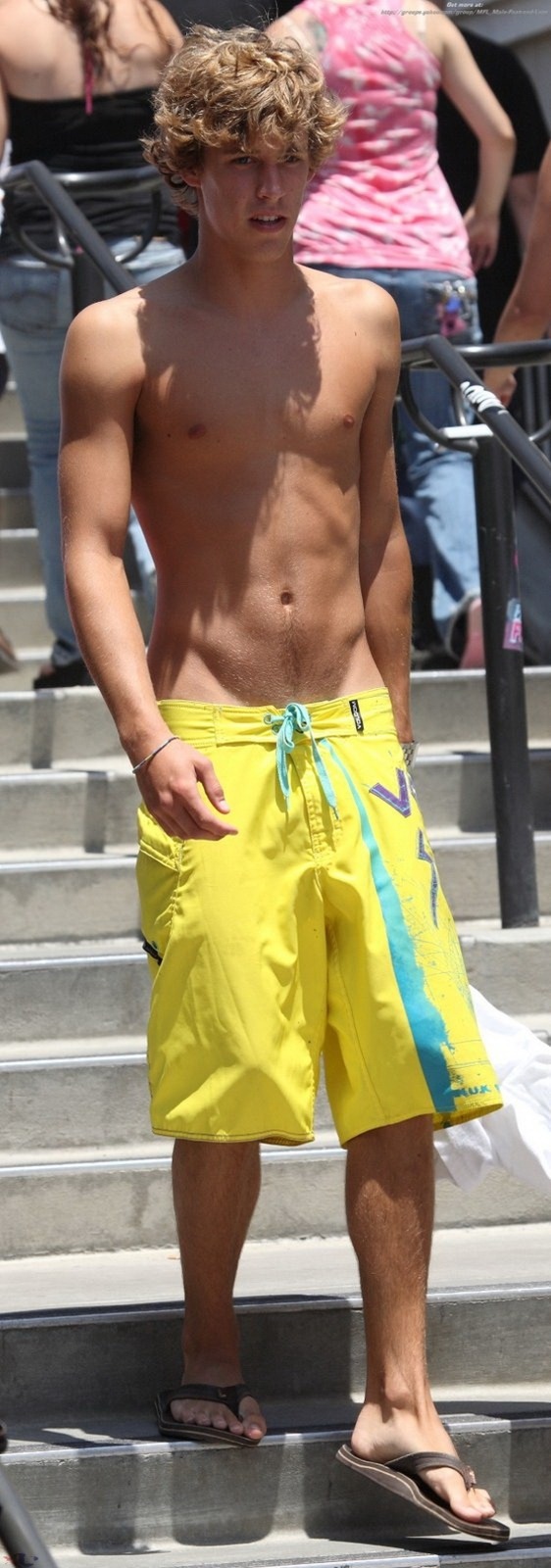 swim-fever:  http://swim-fever.tumblr.com/ 