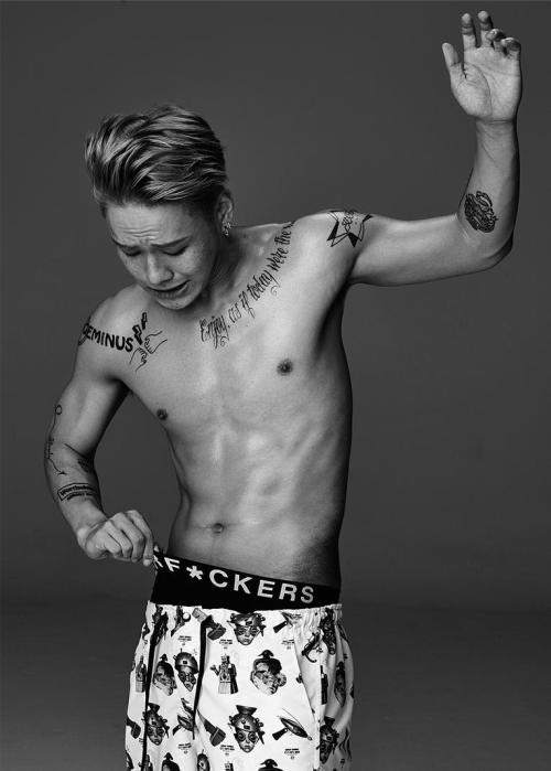 skawngur:  15 S/S MADHATTER UNDERWEAR 