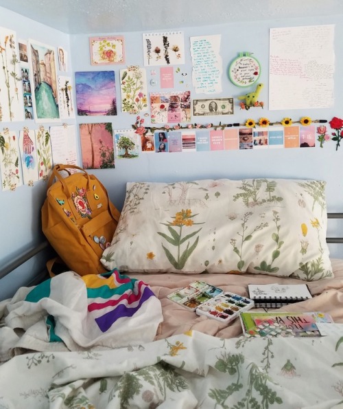 celestialyouth:i hope these photos aren’t really repetitive but i just love my room sm