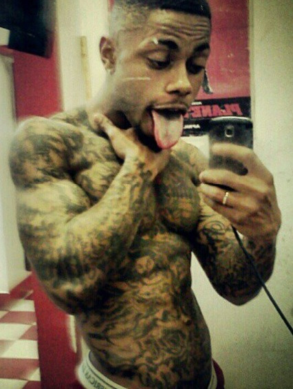 theblackclarkkent:  NewYearsDayNaughty Pics Blowout ! Im Going All Out ! #Sexy&Tatted #Muscular 