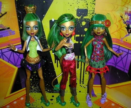 &ldquo;New Scaremester&rdquo; Jinafire(s) Long.Left, new outfit &amp; hairstyle. In the 