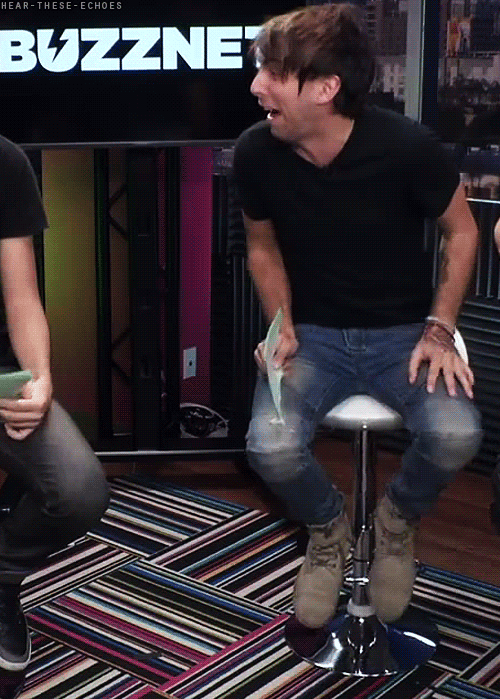tays-boobs:  how can alex’s laugh go from something like this  to something like this  