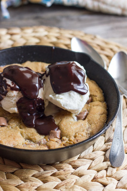 do-not-touch-my-food:  Rolo Pizza Cookie