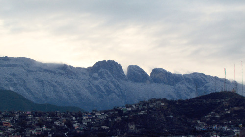 chutkat: So I took these photos about 20 minutes ago at the rooftop of my house. I have never seen a