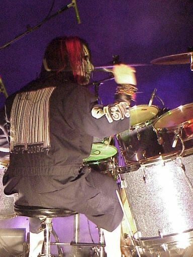 i remember the first slipknot video i’d ever watched, a drum cam of joey jordison playing disa