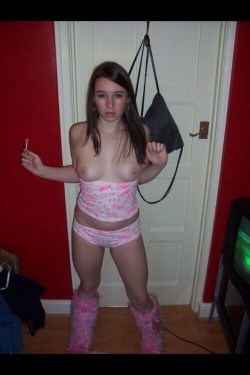 uk-girlsuncoveredxxx:Hannah 💯% UK Chav