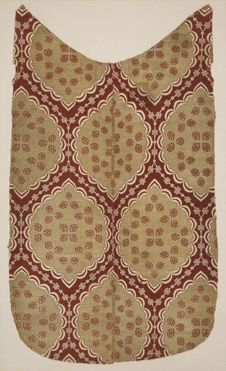 Textile with ogival pattern, from Bursa or Istanbul, Turkey.  Artist unknown; 16th century.  Now in 
