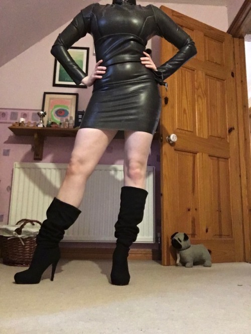 sinfullyhypnotised:More fun with the latex dress with the addition of some new boots which Master re