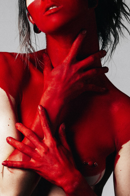 themoonandthedoh: embraces // Full Project on Patreon.