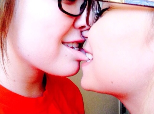 lesbians-run-the-world:  little-bb.tumblr.com Follow us for more. 👭💕