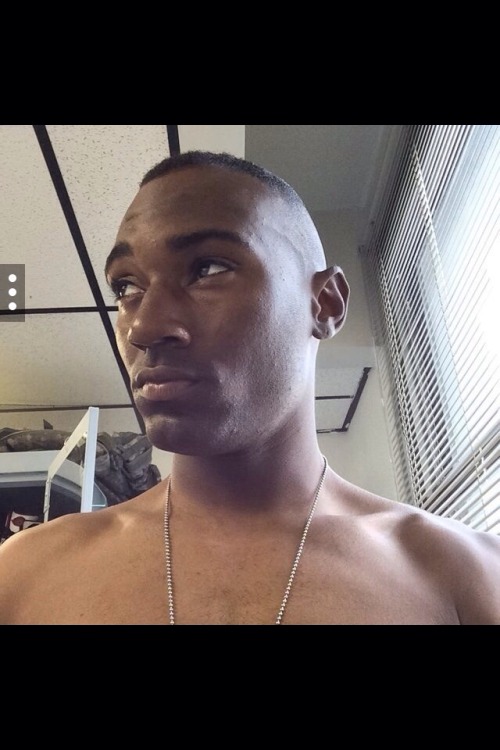 baitnbust:  Baited thug dick…reblog and follow Army dick….