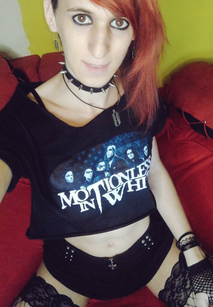 Emo slut online on chaturbate.com/femmiecristine/