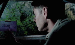 stardustsam:  Dean Winchester + post-it notes
