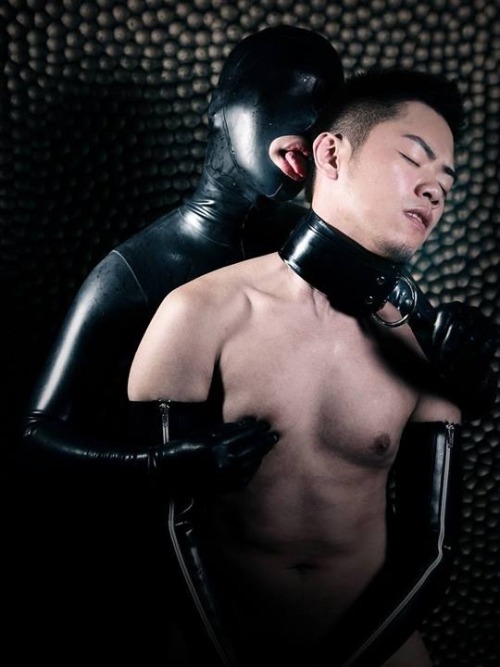 shewglie:  Rubber nipple slave  More nippleplay at http://nipplepigs.tumblr.com.