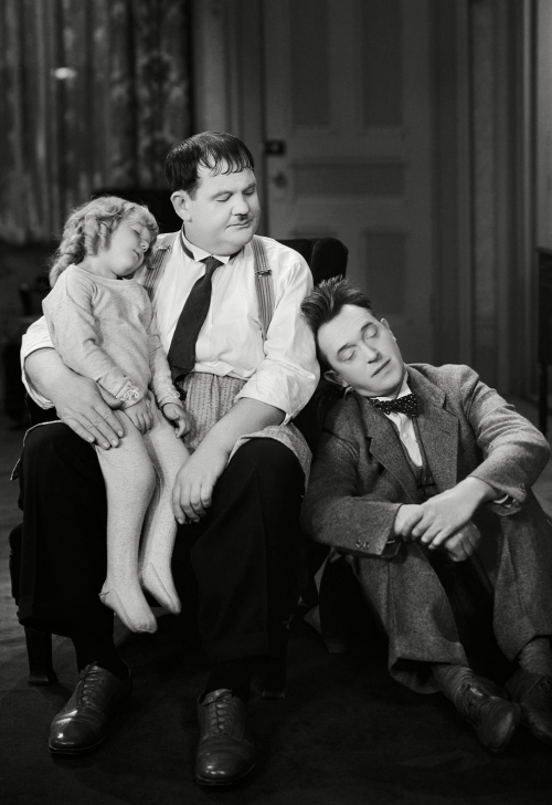 makeitquietly: Caption: SLEEPY TIME TALES - Oliver Hardy seems to be successful in the telling of be