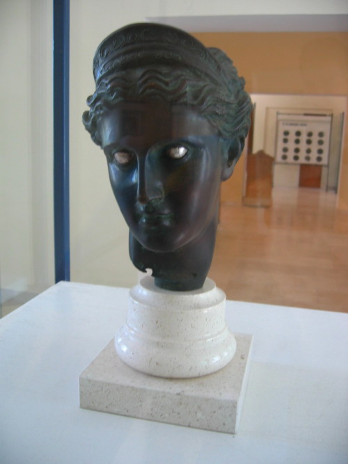 twitchinghour:Bronze Greek bust of Artemis wearing a lunate crown, Praxiteles (300 BC).Collection of