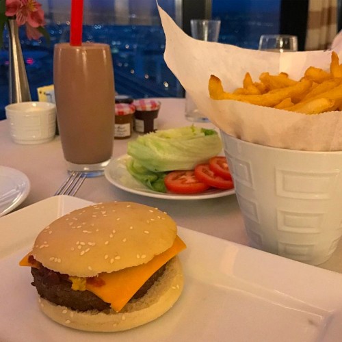 Sunrise vegan room service at the Wynn. Yes, I had a cheeseburger with fries & a chocolate shake for breakfast. Don’t judge. 🍔🍟#vegan #lasvegas (at Wynn Encore)