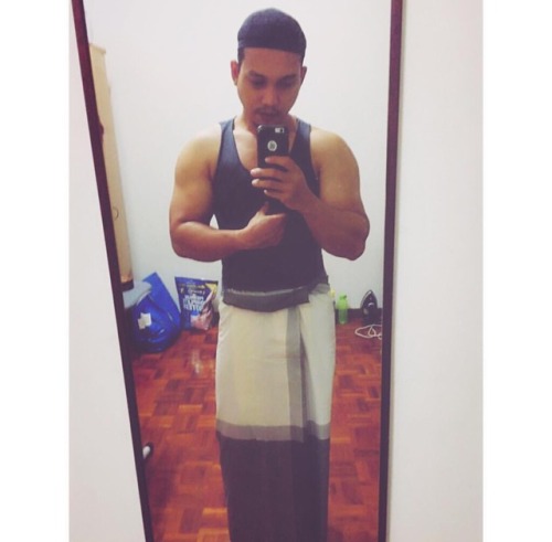ahbie90: Siapa pernah rasa mamat ni? Klang mari.. btg not bad Ade yg nk tgok pic sexy abg botak ni??