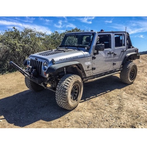 @luchuizinga #CaliDrivenJeeps #CA #CDJ #Cali_Driven_Jeeps #JK #JKU Photo by: cali_driven_jeeps Follo