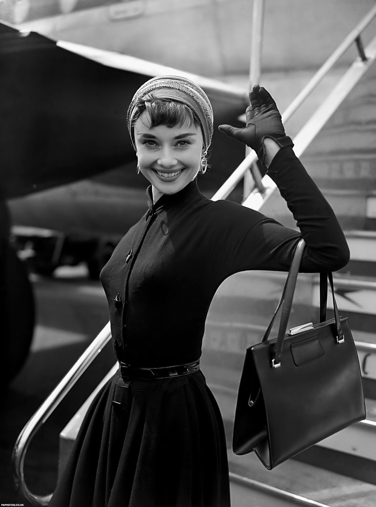 Audrey Hepburn on X: Audrey Hepburn photographed with her Louis Vuitton  Speedy handbag at Heathrow Airport, London, 1966  /  X