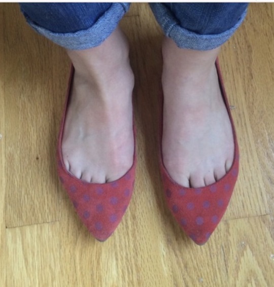 deeper-dark-perversion:  Cute ballet flats with just a little of toe cleavage.