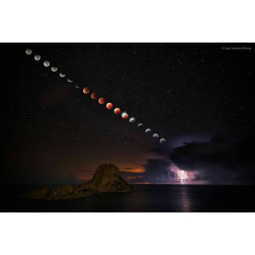 Supermoon Total Lunar Eclipse and Lightning Storm #nasa #apod #supermoon #totallunareclipse #lightning #storm #Ibiza #Spain #mediterranean #esvedra #solarsystem #moon #eclipse #space #science #astronomy