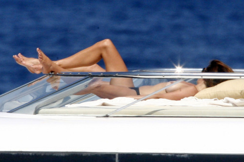 toplessbeachcelebs:  Cindy Crawford (Model) sunbathing topless in Sardinia, Italy (August 2008)