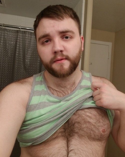 ninetoedsloth:Tits out for the boys