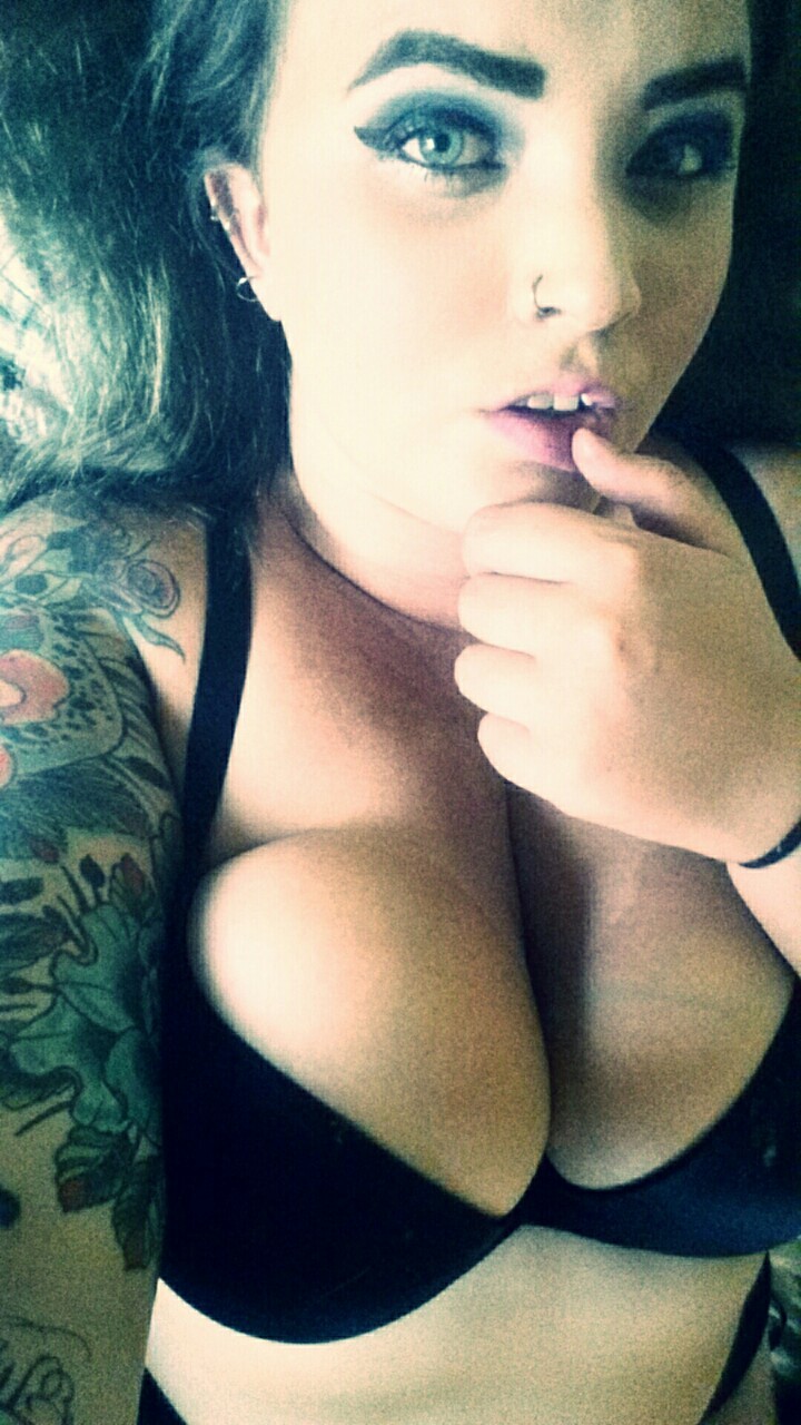freckle-goddess:  drunkvanity:  Pornstar looks.  Perfection.