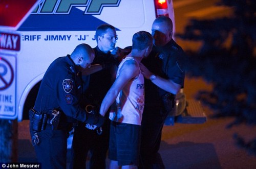 phoeni-xx:  jaedewilliams:  theonetruenidoking:  william-elms:  policymic:  Disturbing photos show a cop choking a college student  Police had been responding to a “disturbance” near the University of Tennessee when a house party estimated to be composed