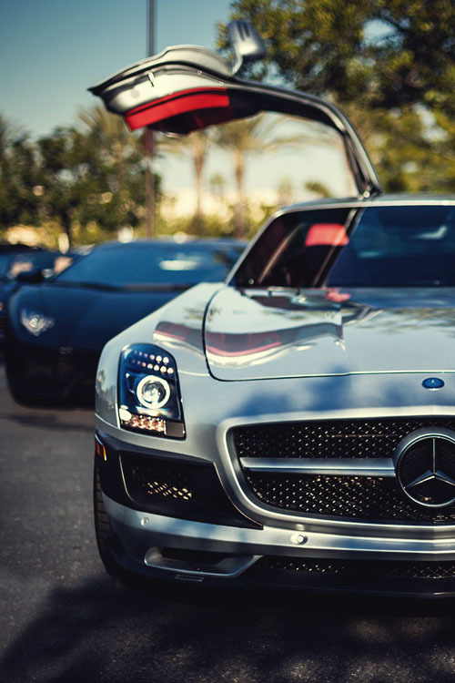 johnny-escobar:  SLS Benz x Aventador via D.Coyne