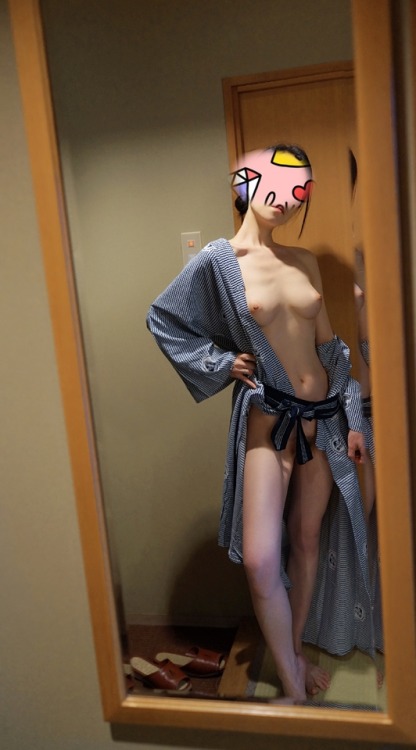 gmang66:日本吃吃喝喝温泉行 更新一波 在同胞们各种喧哗的走廊里来一波露出 老婆大人也是拼了 p.s.日本哪里有好的混浴温泉？欢迎赐教
