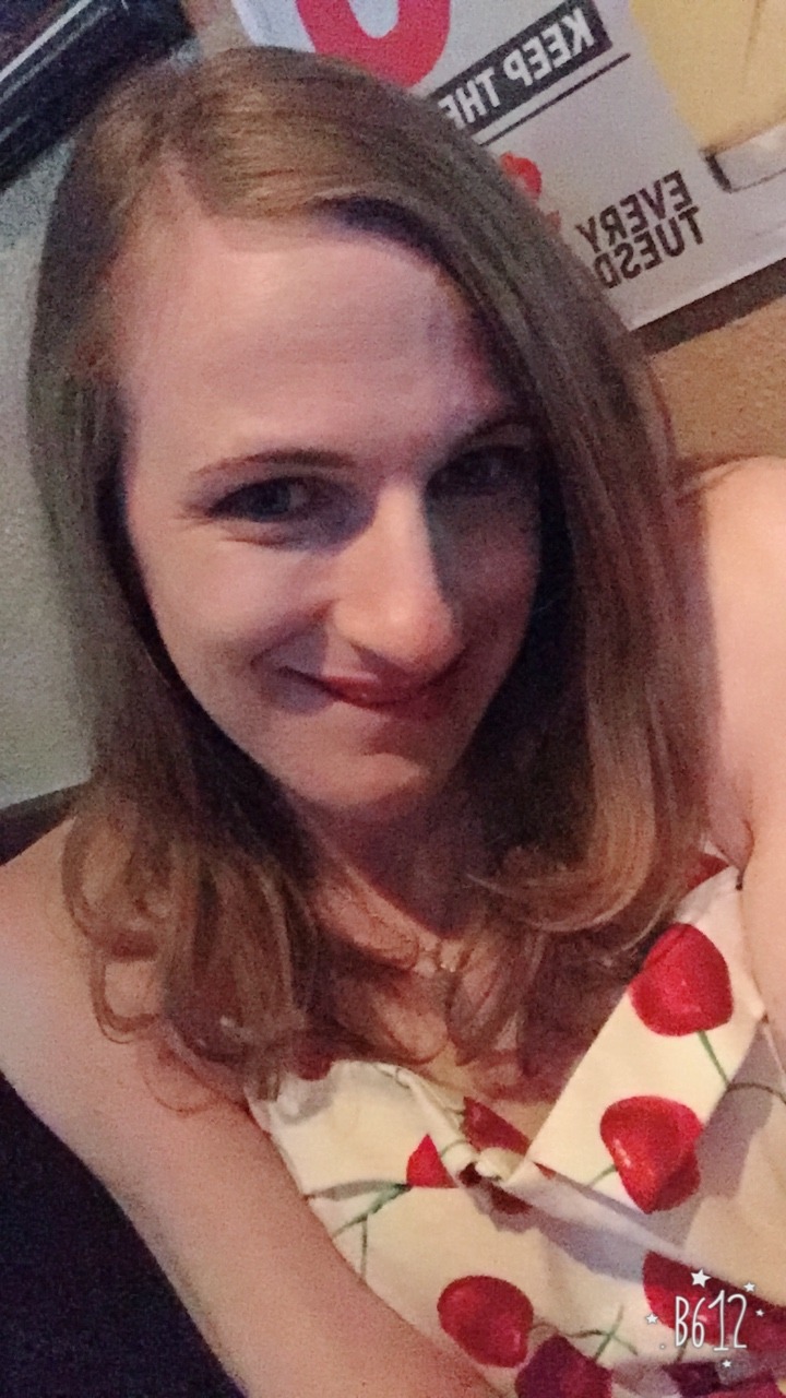 amy-is-lewd:  i looked cute last night at the bar