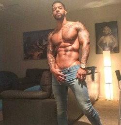 michealg87:TYRONE WELLS…..  SEXY BIG DICK