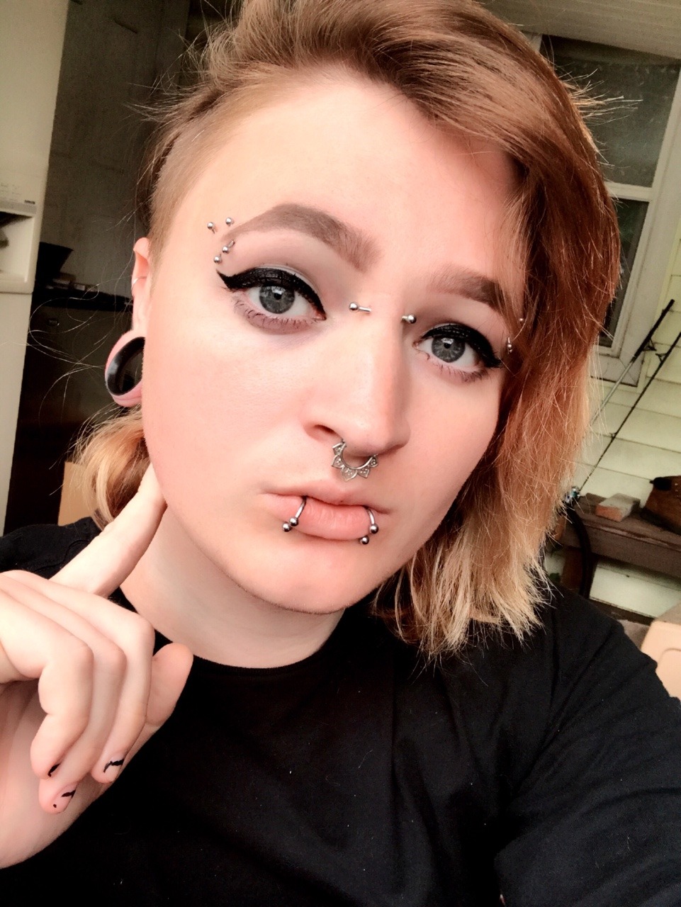 wreckmyshit:  saturnineacedia:  wreckmyshit:  Killing the makeup game today  how